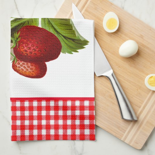 Erdbeeren mit Red Gingham Kitchen Handtuch (Viertel Falte)