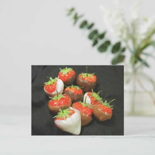 Erdbeeren mit Schokolade Postkarte (Stehend Vorderseite)