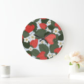 Erdbeeren: Sommerkulturdesign. Große Wanduhr (Zuhause)