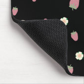 Erdbeeren und Blume Schwarzes Muster Mousepad (Ecke)