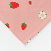 Erdbeeren und Blumen Muster Fleecedecke (Ecke)