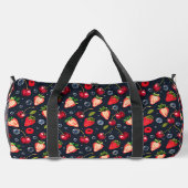 Erdbeeren und Kirschen auf dunklem Hintergrund Duffle Bag (Rückseite)