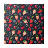 Erdbeeren und Kirschen auf dunklem Hintergrund Fliese (Vorderseite)