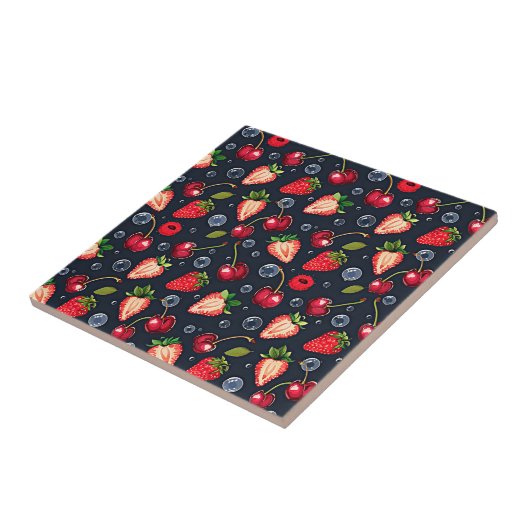 Erdbeeren und Kirschen auf dunklem Hintergrund Fliese (Seite)