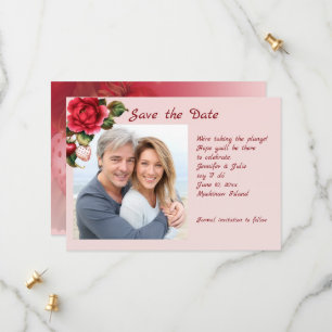 Erdbeeren und rote Rosen Foto Save The Date