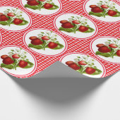 Erdbeeren und rotes Gingham Geschenkpapier (Ecke)