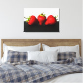 Erdbeeren Weiß über Schwarz 24x16 (60x40cm)waca Leinwanddruck (Insitu (Schlafzimmer))