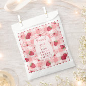 Erdbeeren zum ersten Geburtstag Himbeerrote Gingha Geschenktütchen (Ausgeschnitten)