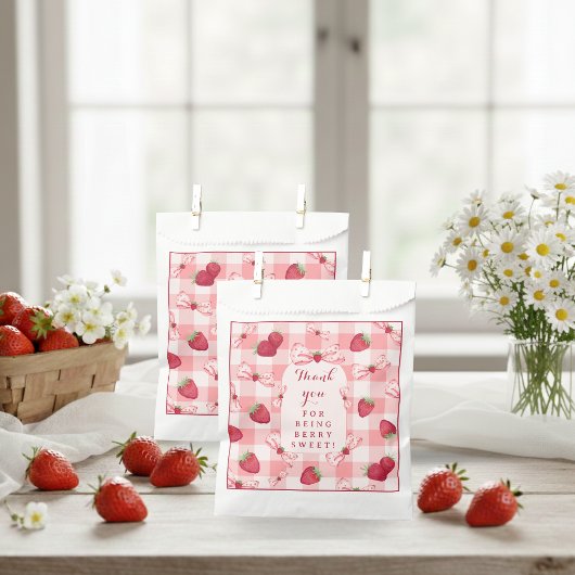 Erdbeeren zum ersten Geburtstag Himbeerrote Gingha Geschenktütchen