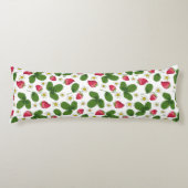 Erdbeerfelder in Weiß Seitenschläferkissen (Vorderseite)