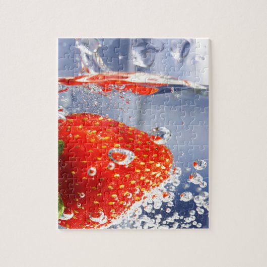 Erdbeerfrüchte in Wasserfotografie schön Puzzle (Vertikal)