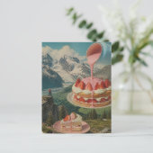 Erdbeerkuchen Berg Surreal Retro Kunst Postkarte (Stehend Vorderseite)