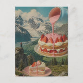 Erdbeerkuchen Berg Surreal Retro Kunst Postkarte (Vorderseite)