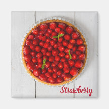 Erdbeerkuchen mit Minze aus weißem Holz