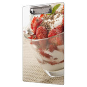 Erdbeernachtisch mit frischem Jogurt Klemmbrett (Links)