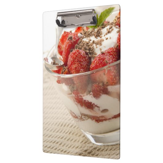 Erdbeernachtisch mit frischem Jogurt Klemmbrett (Links)