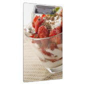 Erdbeernachtisch mit frischem Jogurt Klemmbrett (Rechts)