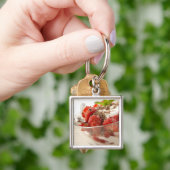 Erdbeernachtisch mit frischem Jogurt Schlüsselanhänger (Hand)
