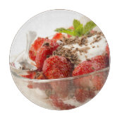 Erdbeernachtisch mit frischem Jogurt Schneidebrett (Vorderseite)
