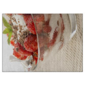 Erdbeernachtisch mit frischem Jogurt Schneidebrett (Vorderseite)