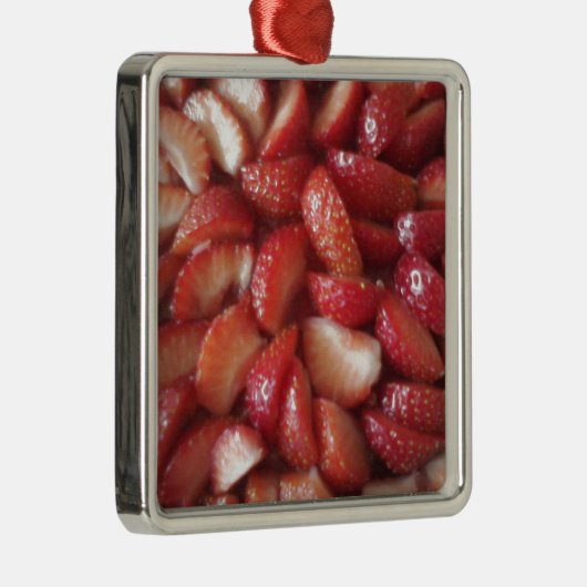 Erdbeerscheiben, gesunder Imbiss, Rotes Obst Silbernes Ornament (Rechts)