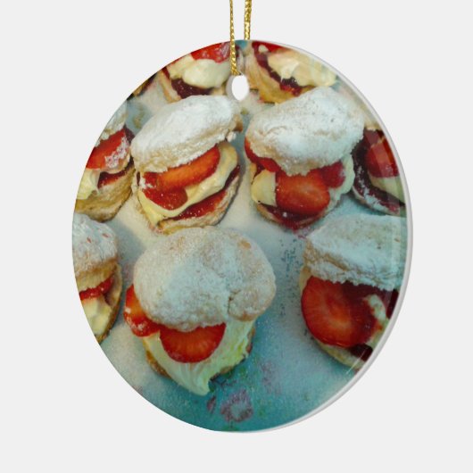 Erdbeerscones/-kuchen Keramik Ornament (Links)