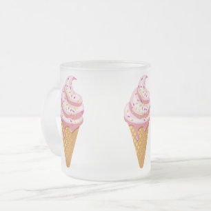 Erdbeersundae in Waffelkonus mit Topping Mattglastasse