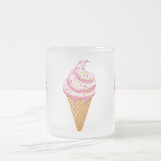 Erdbeersundae in Waffelkonus mit Topping Mattglastasse (Mittel)