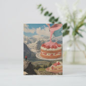 Erdbeertorte Berg Surreal Retro Kunst Postkarte (Stehend Vorderseite)