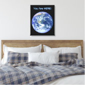 Erde - Du bist hier! Leinwanddruck (Insitu (Schlafzimmer))