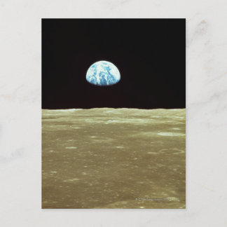 Erde erhebt sich über dem Mond Postkarte