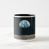Erde gesehen vom Mond Zweifarbige Tasse (Mittel)