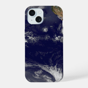 Erde mit drei tropischen Wirbelstürmen im Pazifik. iPhone 15 Hülle