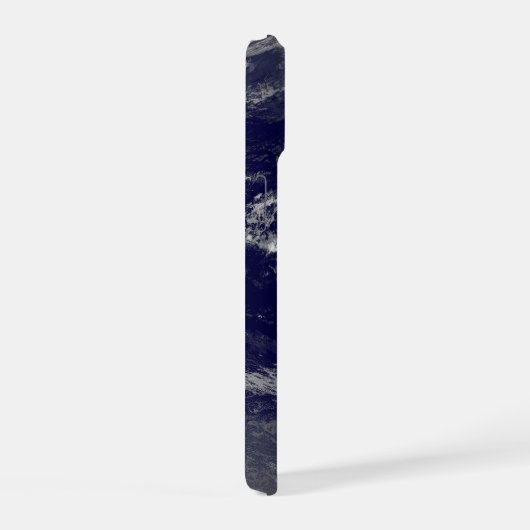 Erde mit drei tropischen Zyklonen im Pazifik. iPhone 15 Hülle (Rechte Seite)