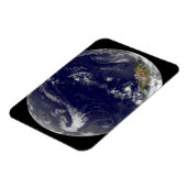 Erde mit drei tropischen Zyklonen im Pazifik. Magnet (Linke Seite)