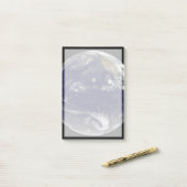 Erde mit drei tropischen Zyklonen im Pazifik. Post-it Klebezettel (Auf Schreibtisch)