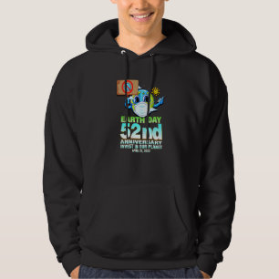 Erde mit Maske-Invasion in unserem Planeten Erde Hoodie