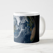 Erde mit Wolken und Meereis 2 Jumbo-Tasse (Vorderseite Rechts)