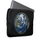 Erde mit Wolken und Meereis 2 Laptopschutzhülle (Vorne Rechts)