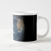 Erde mit Wolken und Meereis Jumbo-Tasse (Rechts)