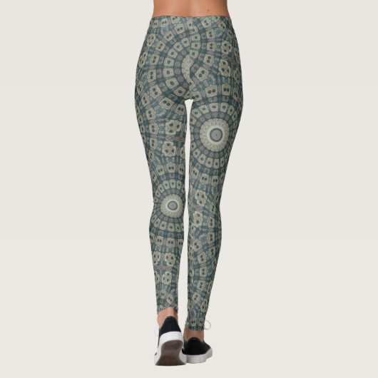 Erde Tone Mandala mit Tribal Geometric Patterns Leggings (Rückseite)