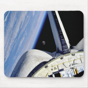 Erde und Mond aus dem Weltraum Shuttle Discovery Mousepad