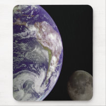 Erde und Mond Mousepad