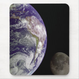 Erde und Mond Mousepad