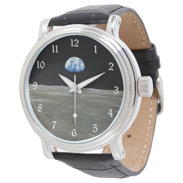 Erde vom Mond im Schwarzen Raum: Erde Armbanduhr (Schrägansicht)