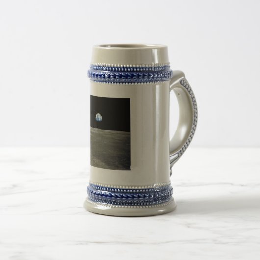 Erde vom Mond im Schwarzen Raum: Erde Bierglas (VorderseiteRechts)