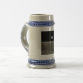 Erde vom Mond im Schwarzen Raum: Erde Bierglas (Vorderseite Links)