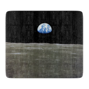 Erde vom Mond im schwarzen Weltraum: Earthrise Schneidebrett
