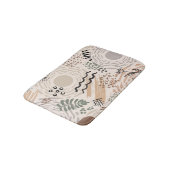 Erdfarben mit Dekoration abstrakter Formen Badematte (Schrägansicht)