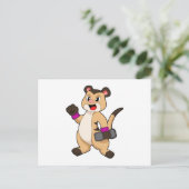 Erdmännchen mit Kurzhantel Postkarte (Stehend Vorderseite)